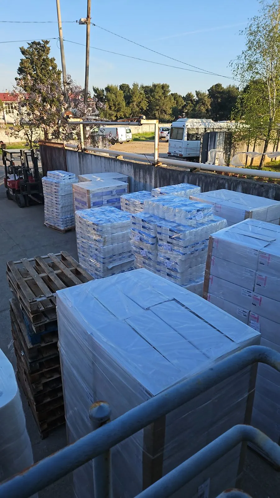 Uredno složene palete proizvoda Miacom